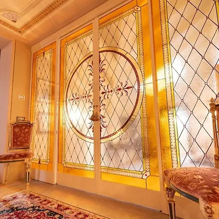 Villa Prestigious In Lesa