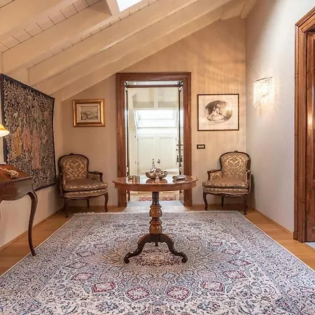 Villa Prestigious In Lesa