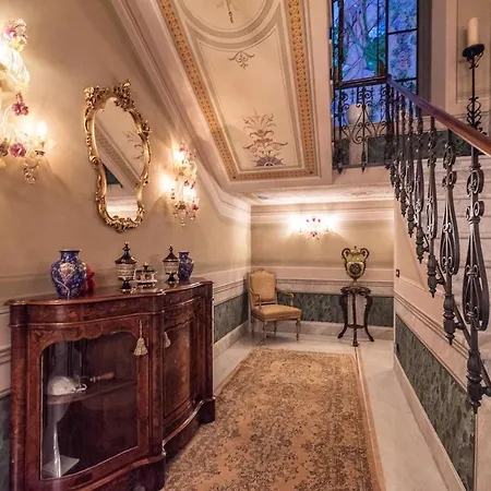Villa Prestigious In Lesa