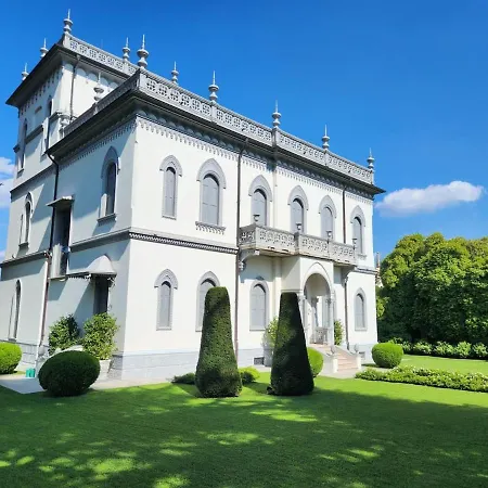 Villa Prestigious In Lesa