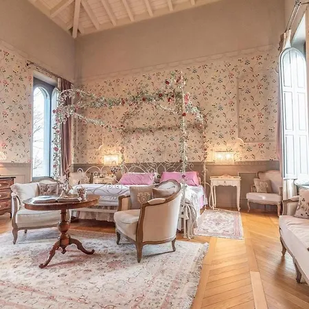 Villa Prestigious In Lesa